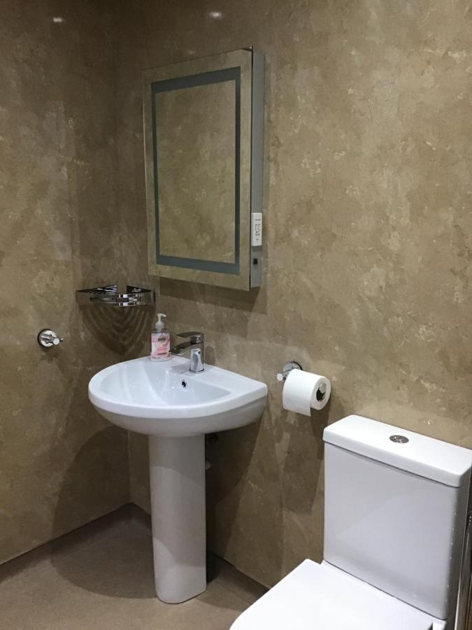 Exclusive Private Double Room, En-Suite Wet Room Private Entrance Форрес Экстерьер фото