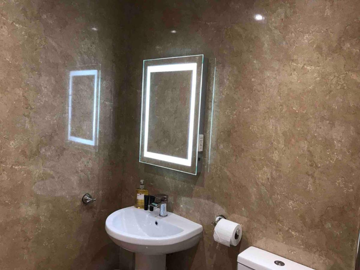 Exclusive Private Double Room, En-Suite Wet Room Private Entrance Форрес Экстерьер фото