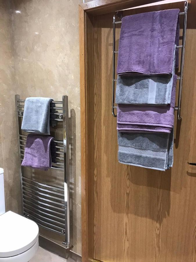 Exclusive Private Double Room, En-Suite Wet Room Private Entrance Форрес Экстерьер фото
